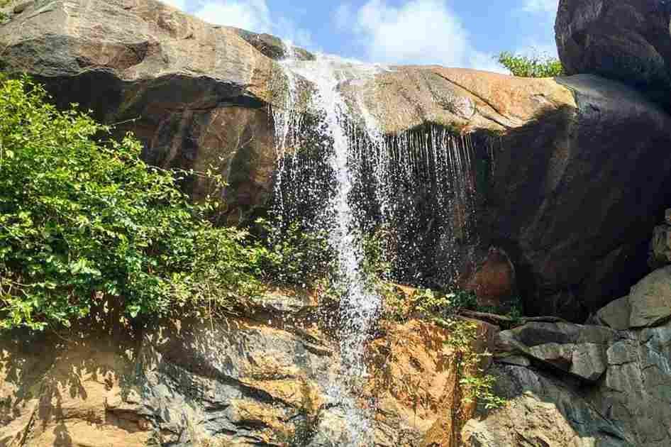 Jalagamparai Waterfalls
