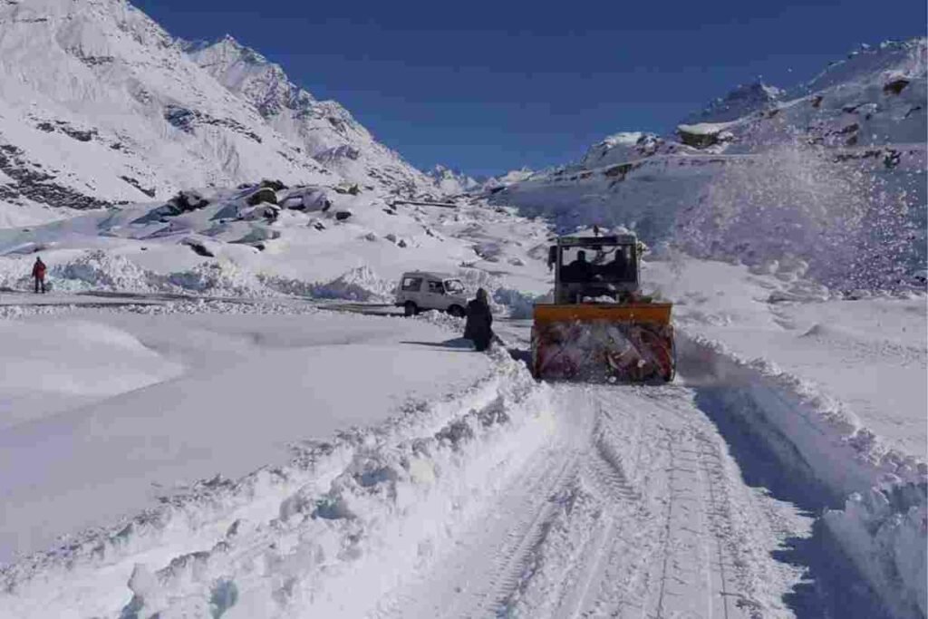 Snow at Rohtang Pass